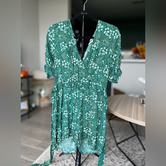 Green Floral Urban Outfitters Romper size L - Picture 1 of 5